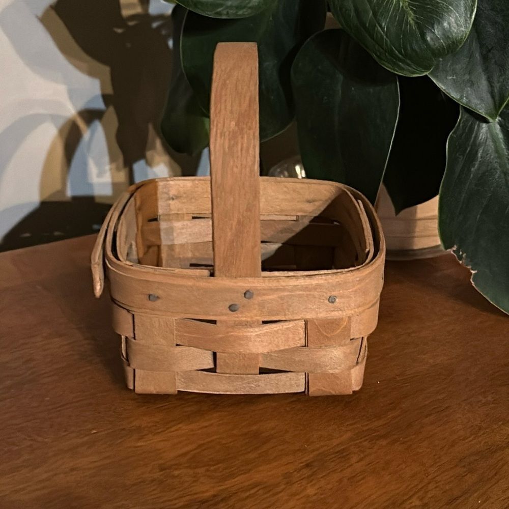 Vintage 1986 Signed Longaberger Mini Basket!